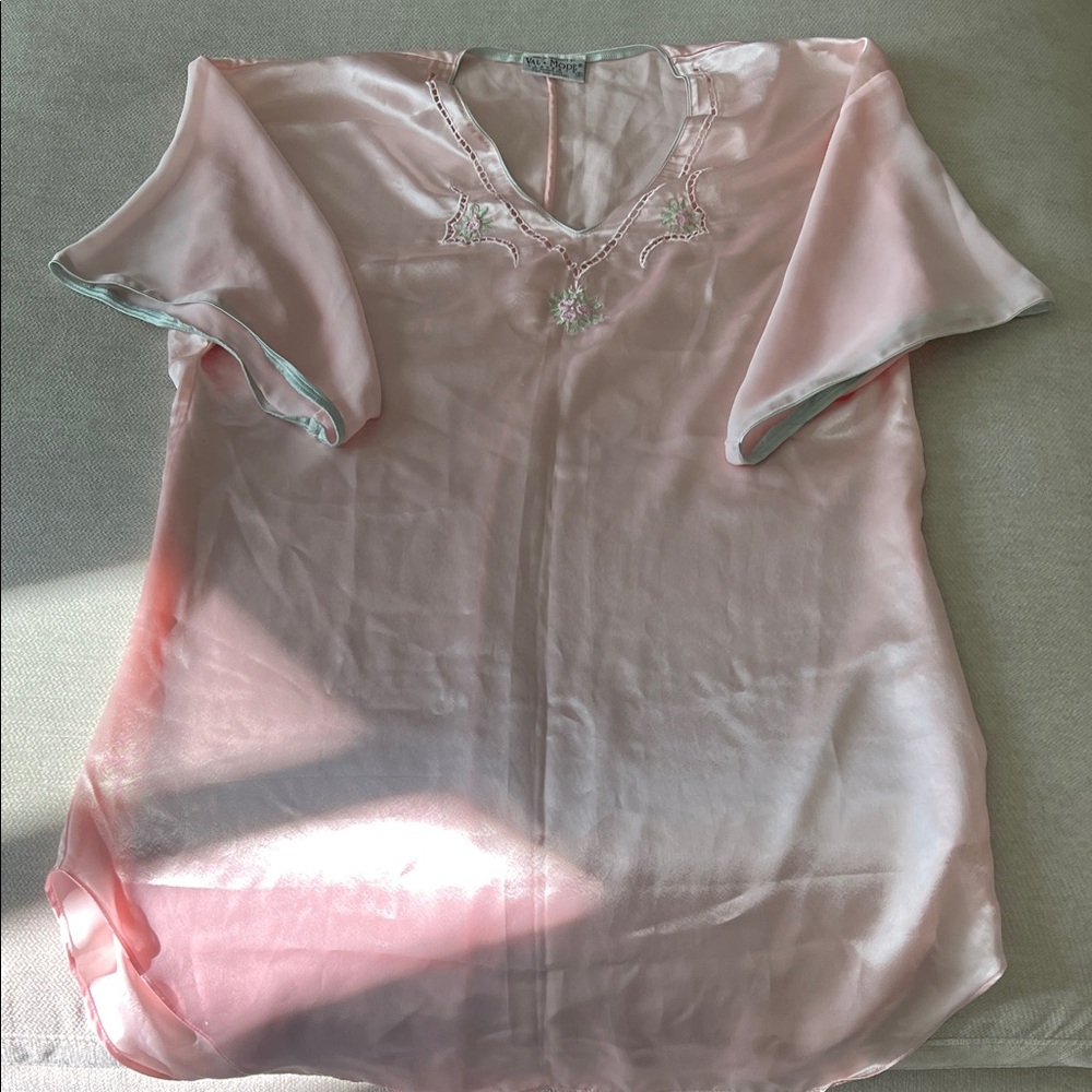 Val Mode Pink Night Gown